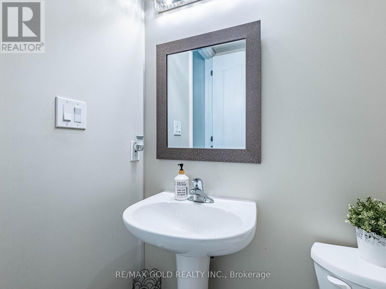 140 Thornbush Boulevard, Brampton, Ontario  L7A 4P6 - Photo 17 - W12436249