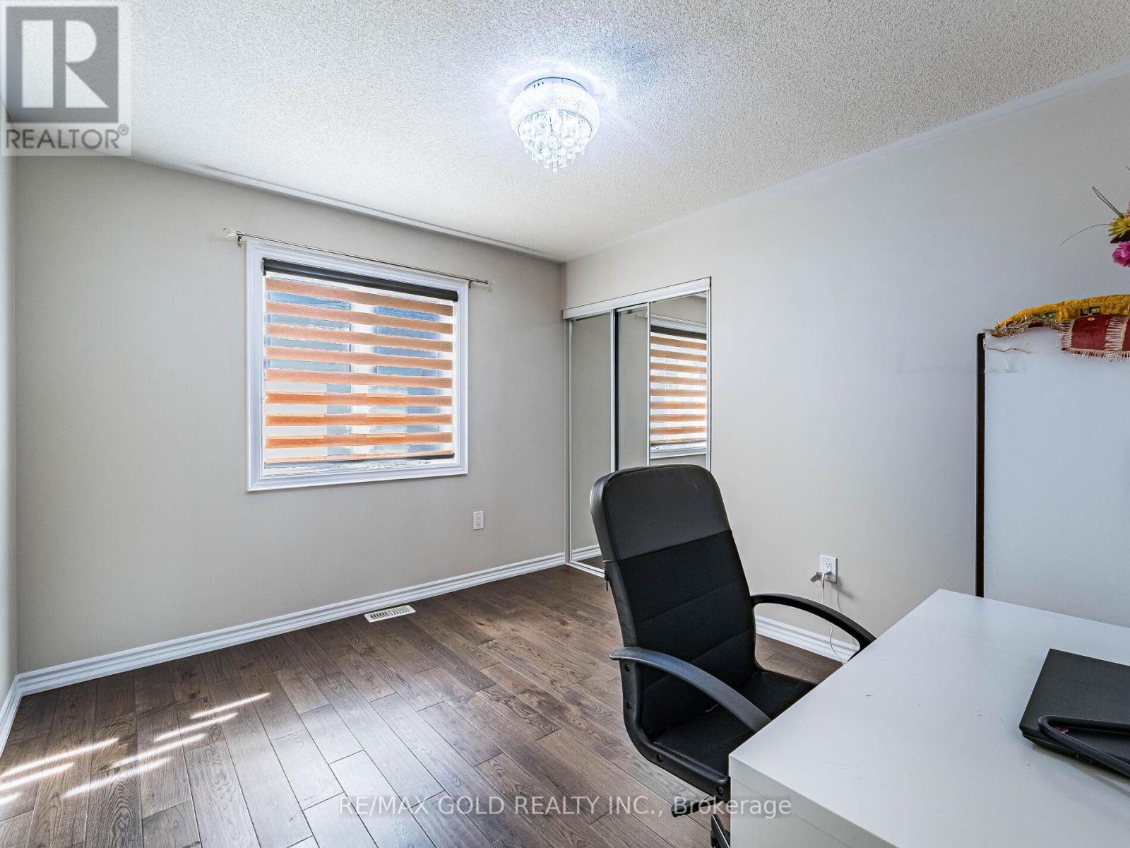 140 Thornbush Boulevard, Brampton, Ontario  L7A 4P6 - Photo 24 - W12436249