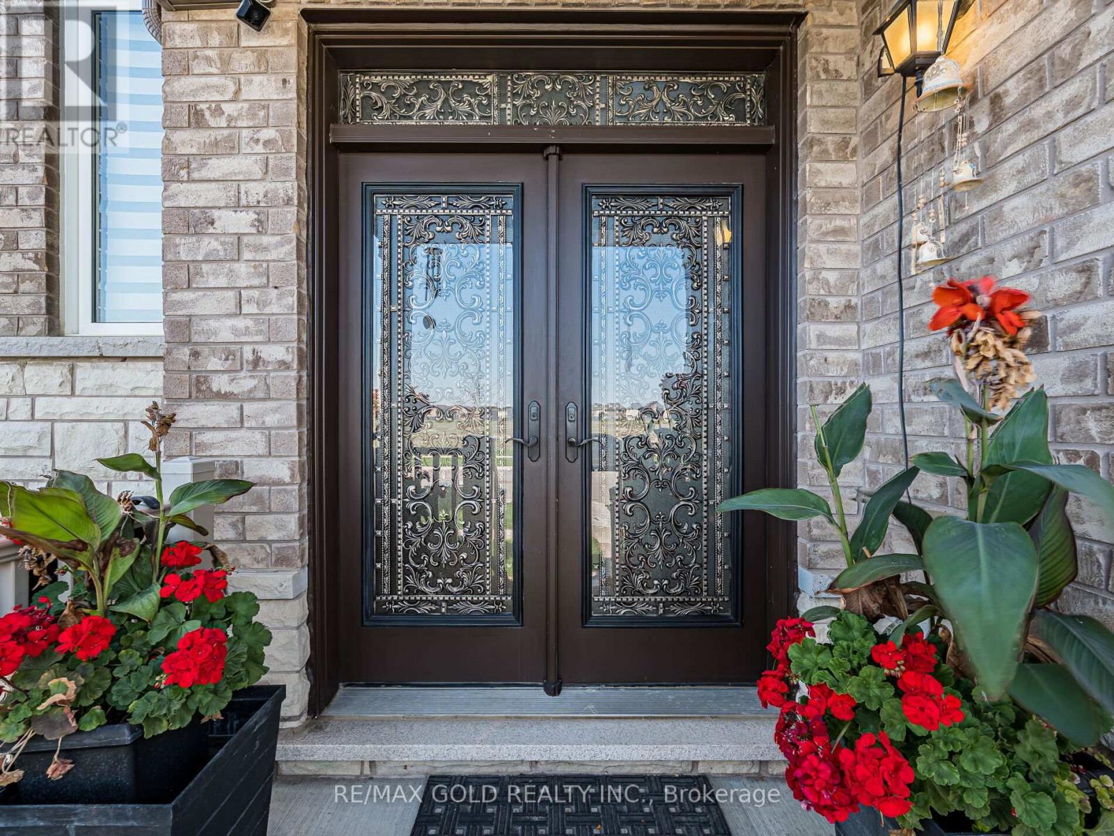 140 Thornbush Boulevard, Brampton, Ontario  L7A 4P6 - Photo 4 - W12436249