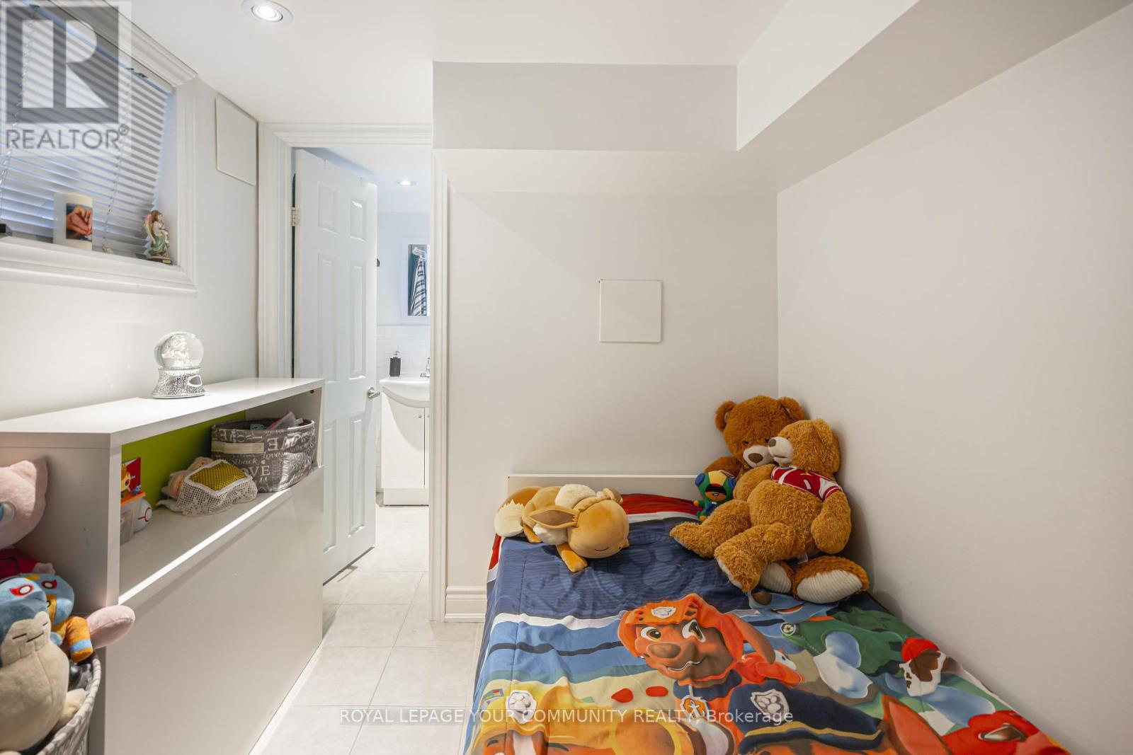 154 Day Avenue, Toronto, Ontario  M6E 3W3 - Photo 10 - W12436256