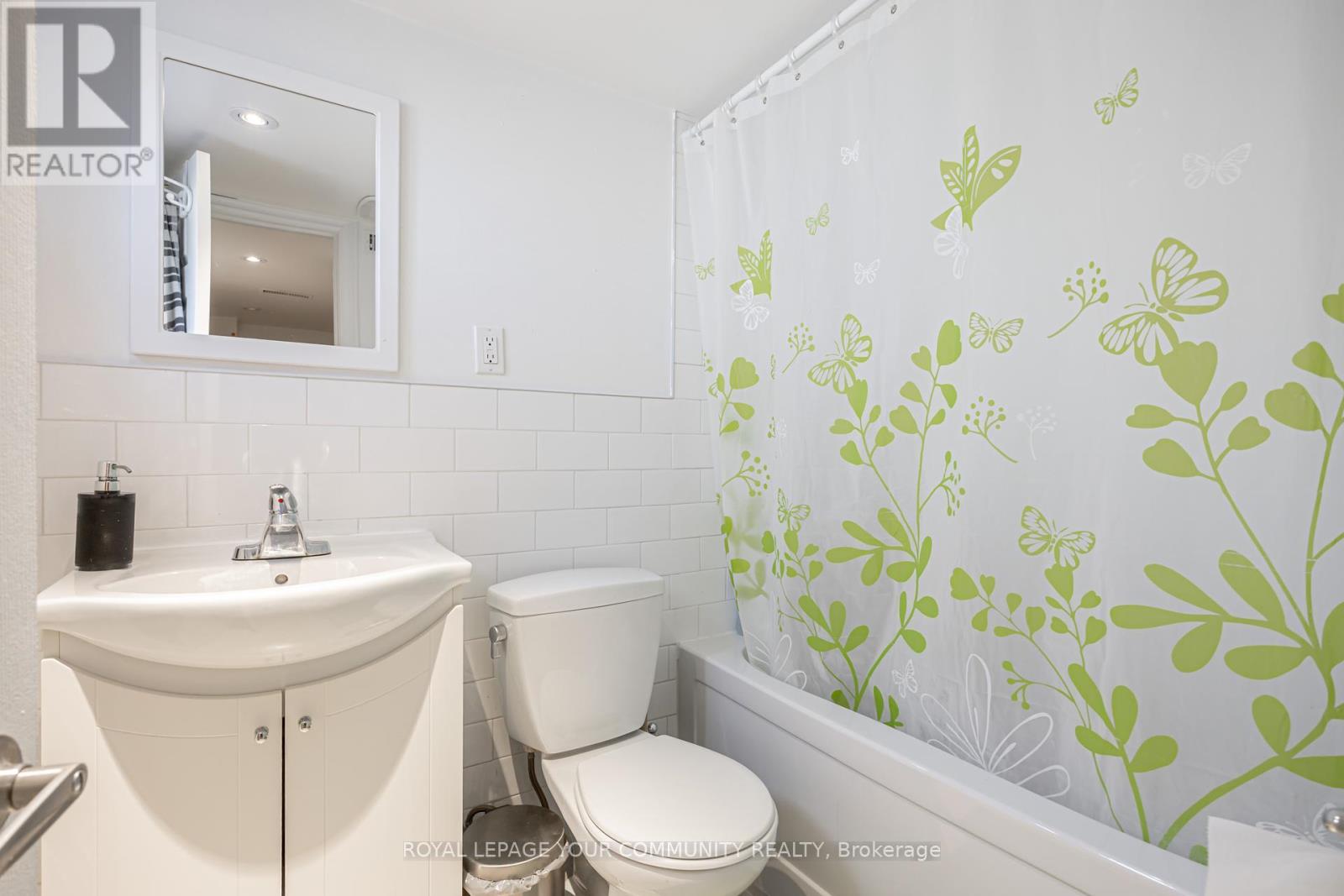 154 Day Avenue, Toronto, Ontario  M6E 3W3 - Photo 11 - W12436256
