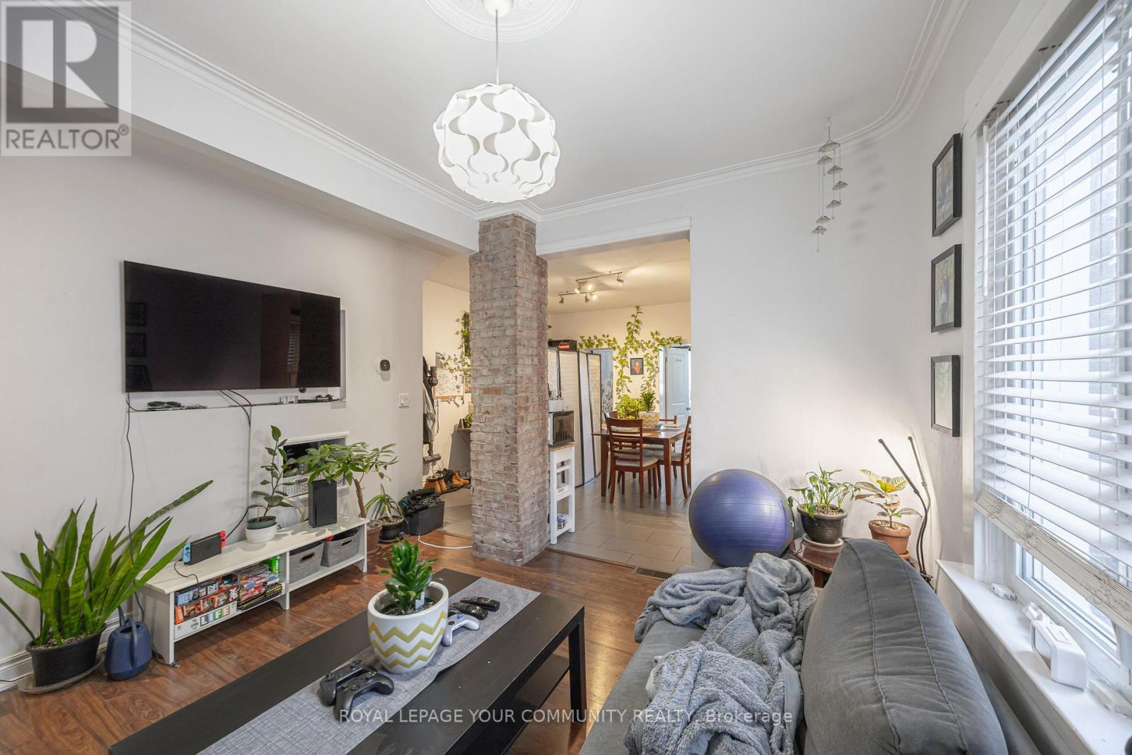 154 Day Avenue, Toronto, Ontario  M6E 3W3 - Photo 25 - W12436256