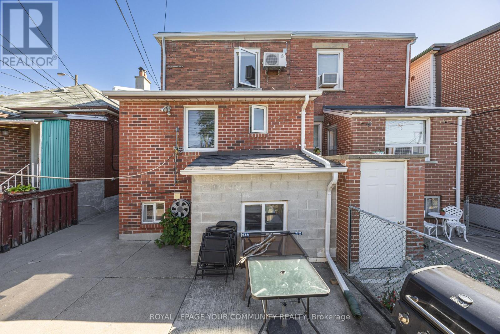 154 Day Avenue, Toronto, Ontario  M6E 3W3 - Photo 34 - W12436256