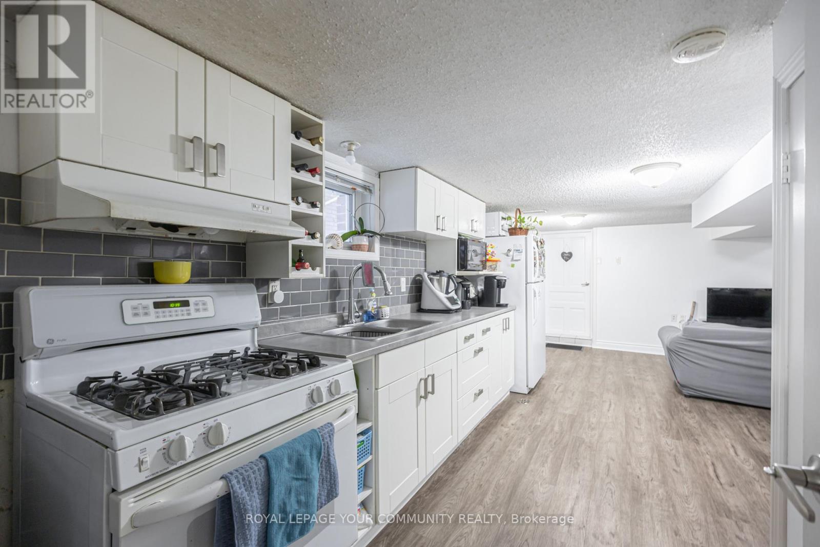 154 Day Avenue, Toronto, Ontario  M6E 3W3 - Photo 7 - W12436256