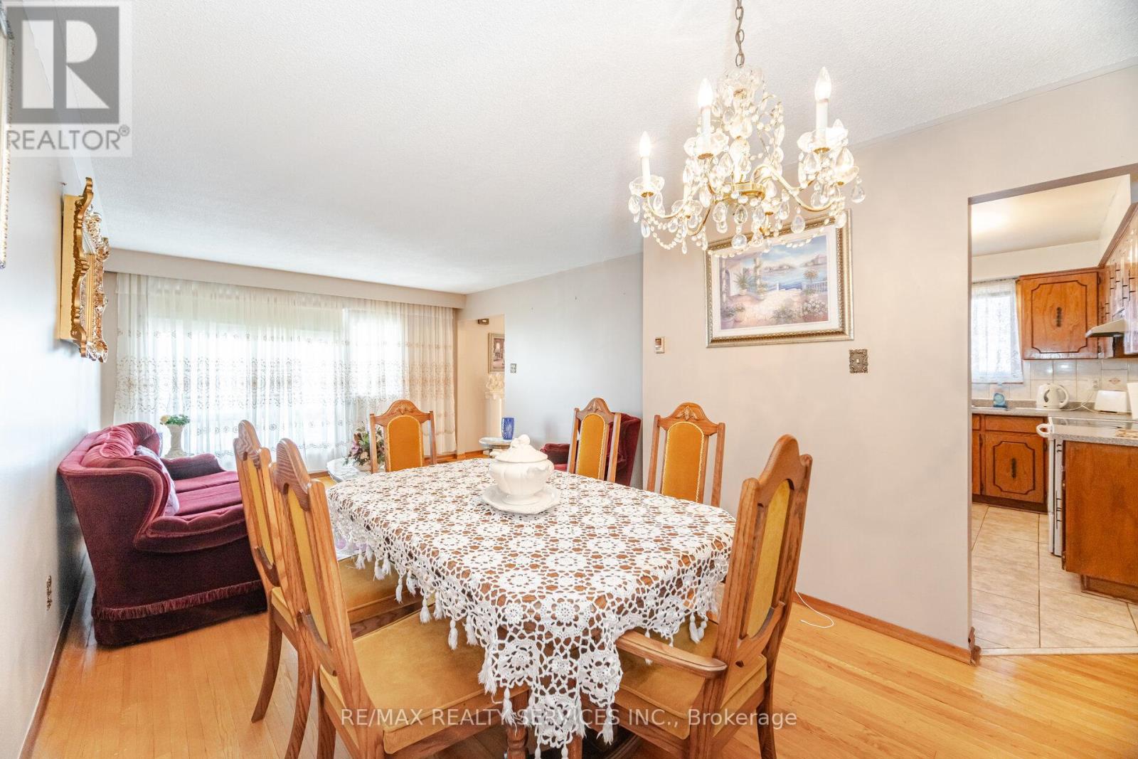 33 Tolton Drive, Brampton, Ontario  L6V 2P9 - Photo 13 - W12436267
