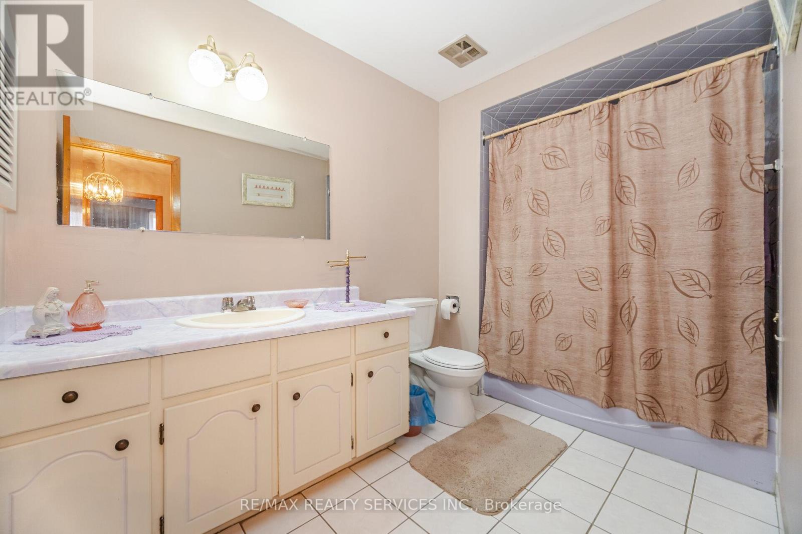 33 Tolton Drive, Brampton, Ontario  L6V 2P9 - Photo 28 - W12436267