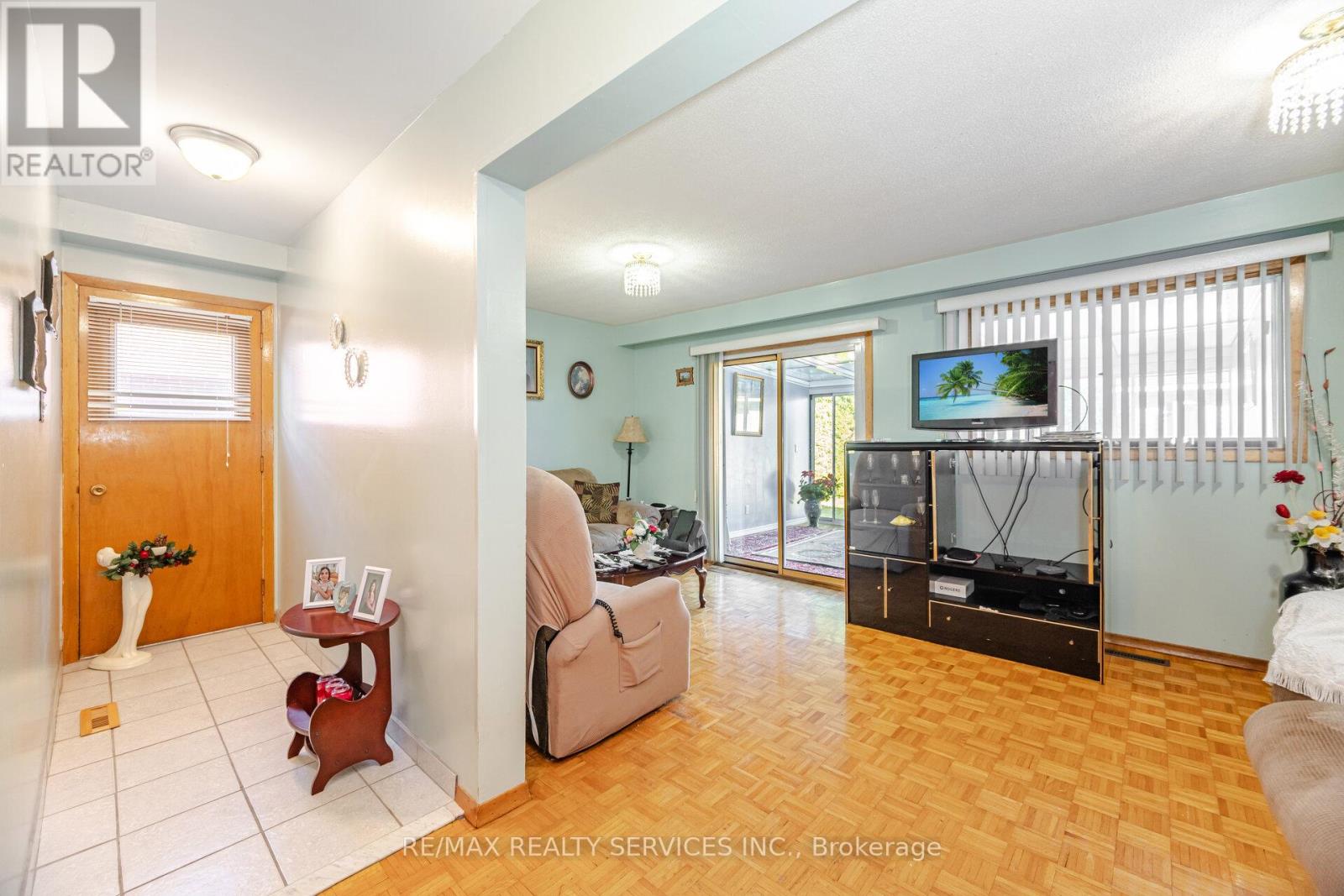 33 Tolton Drive, Brampton, Ontario  L6V 2P9 - Photo 29 - W12436267