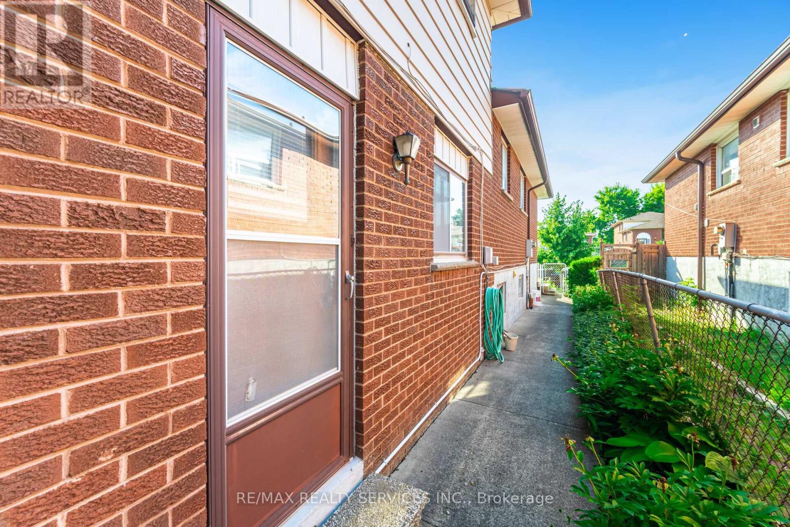 33 Tolton Drive, Brampton, Ontario  L6V 2P9 - Photo 45 - W12436267