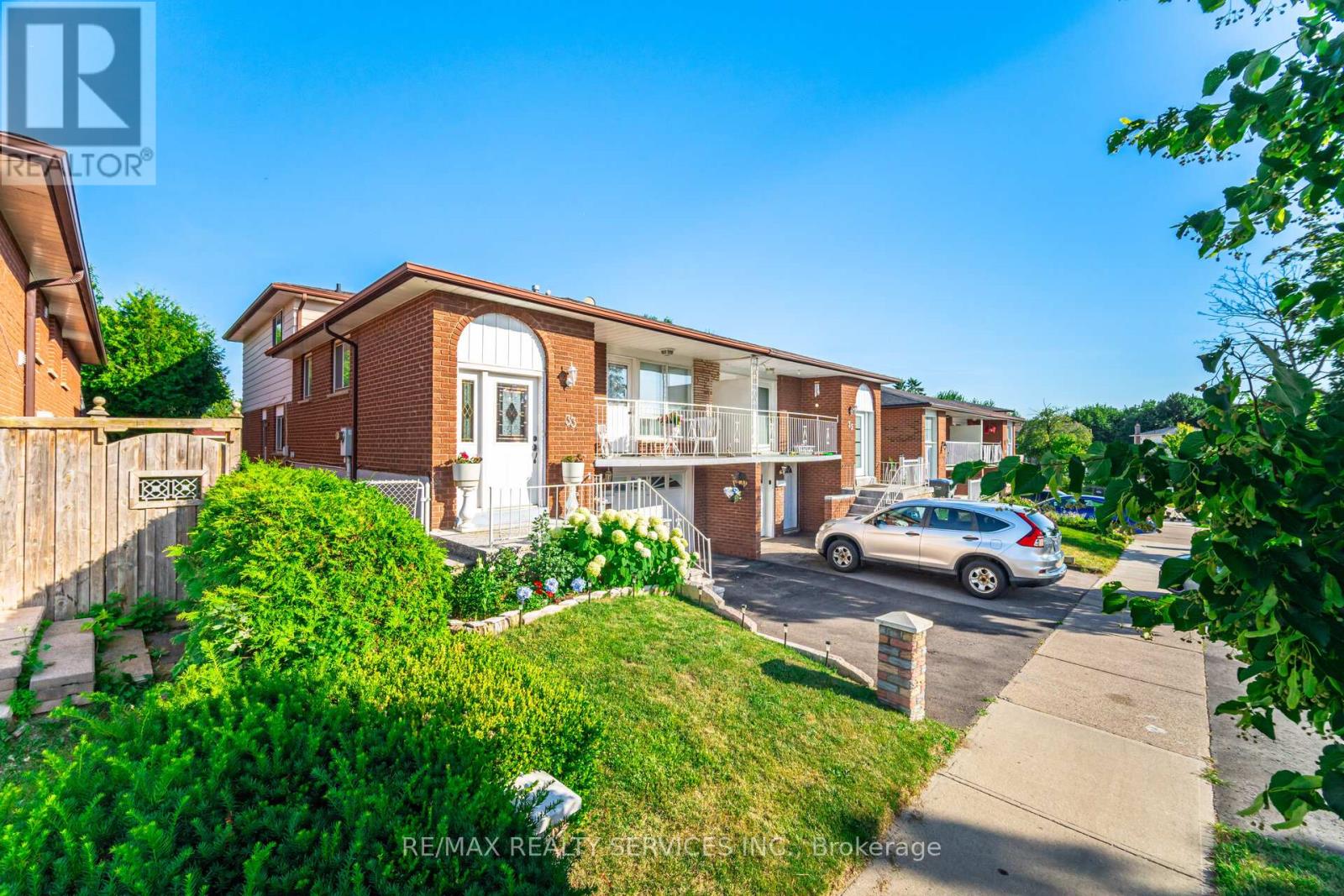 33 Tolton Drive, Brampton, Ontario  L6V 2P9 - Photo 5 - W12436267