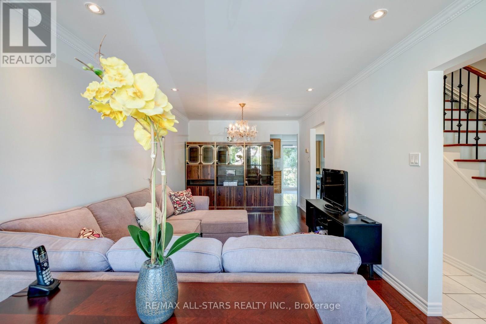 8a Ruthven Place, Toronto, Ontario  M6N 2R5 - Photo 11 - W12436269