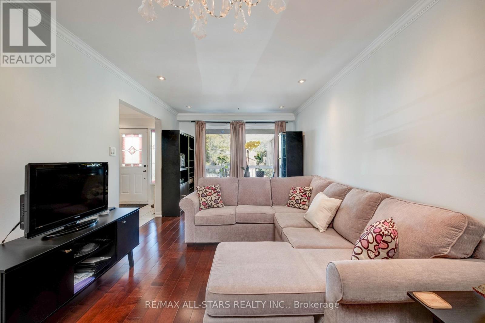 8a Ruthven Place, Toronto, Ontario  M6N 2R5 - Photo 12 - W12436269