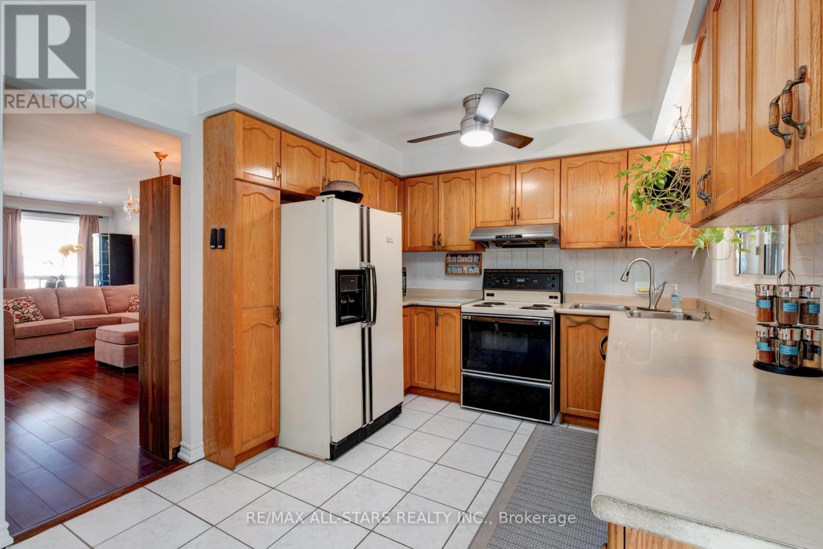 8a Ruthven Place, Toronto, Ontario  M6N 2R5 - Photo 14 - W12436269