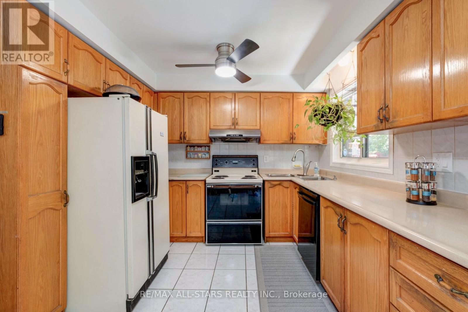 8a Ruthven Place, Toronto, Ontario  M6N 2R5 - Photo 15 - W12436269