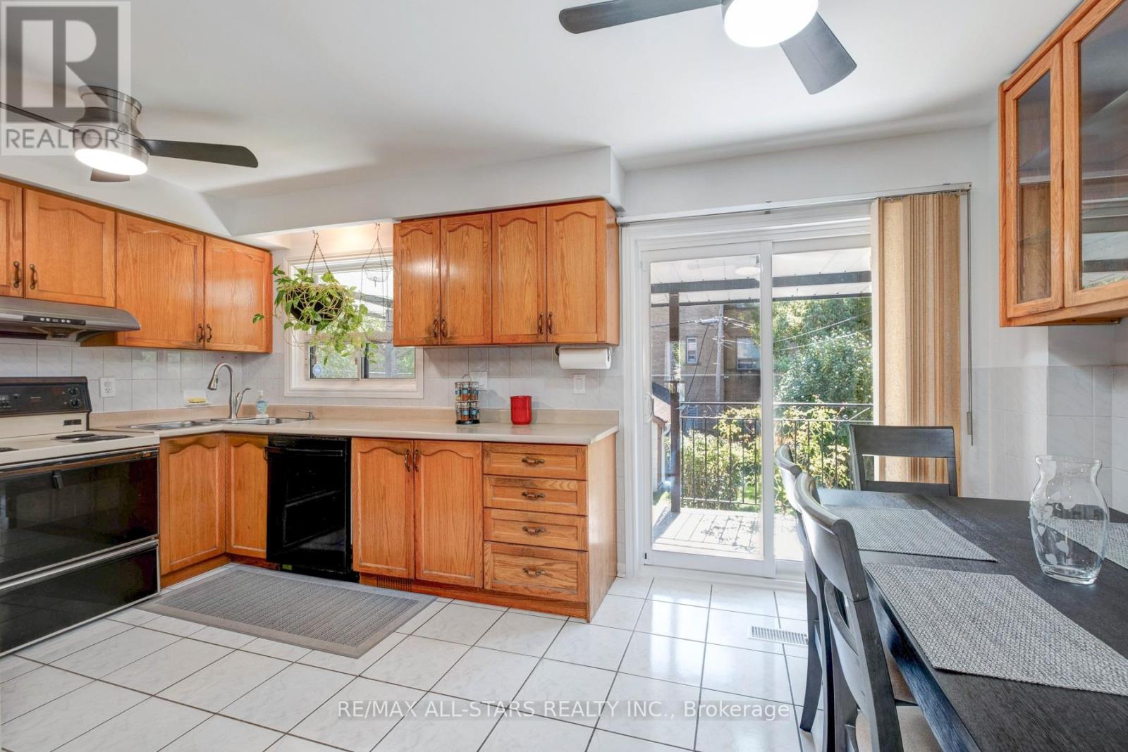 8a Ruthven Place, Toronto, Ontario  M6N 2R5 - Photo 16 - W12436269