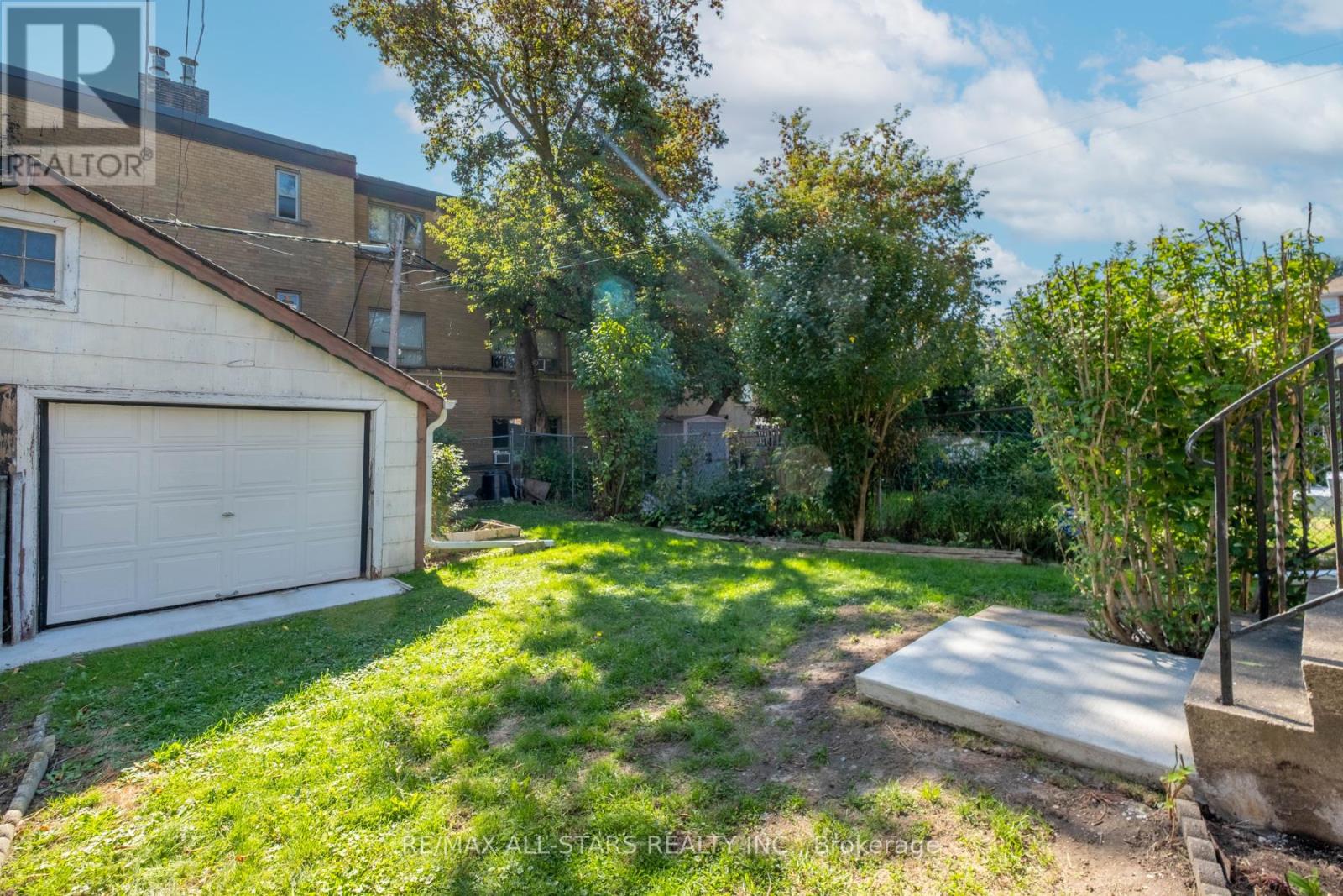 8a Ruthven Place, Toronto, Ontario  M6N 2R5 - Photo 33 - W12436269