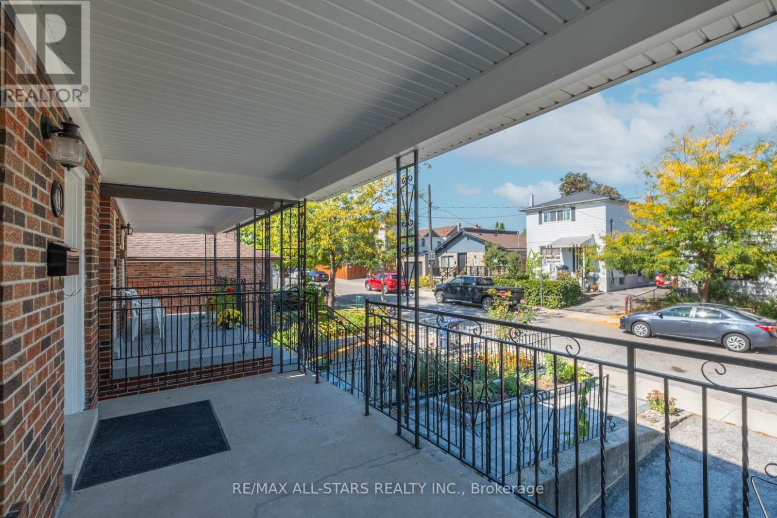 8a Ruthven Place, Toronto, Ontario  M6N 2R5 - Photo 6 - W12436269