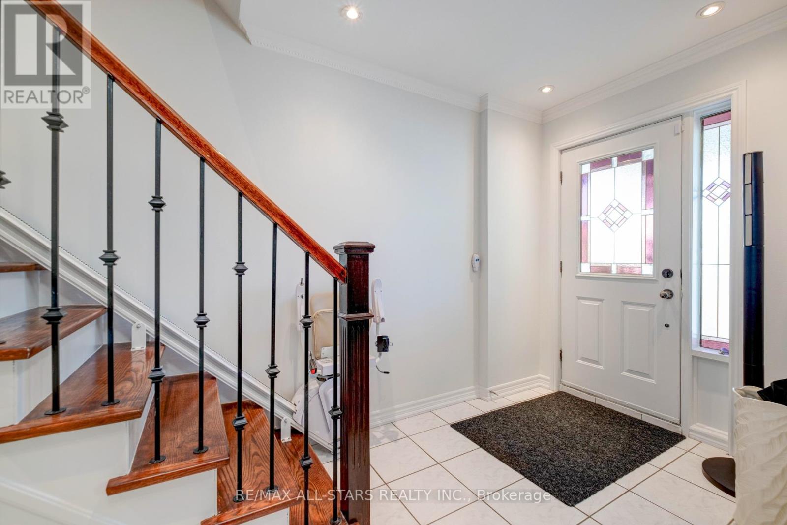 8a Ruthven Place, Toronto, Ontario  M6N 2R5 - Photo 7 - W12436269