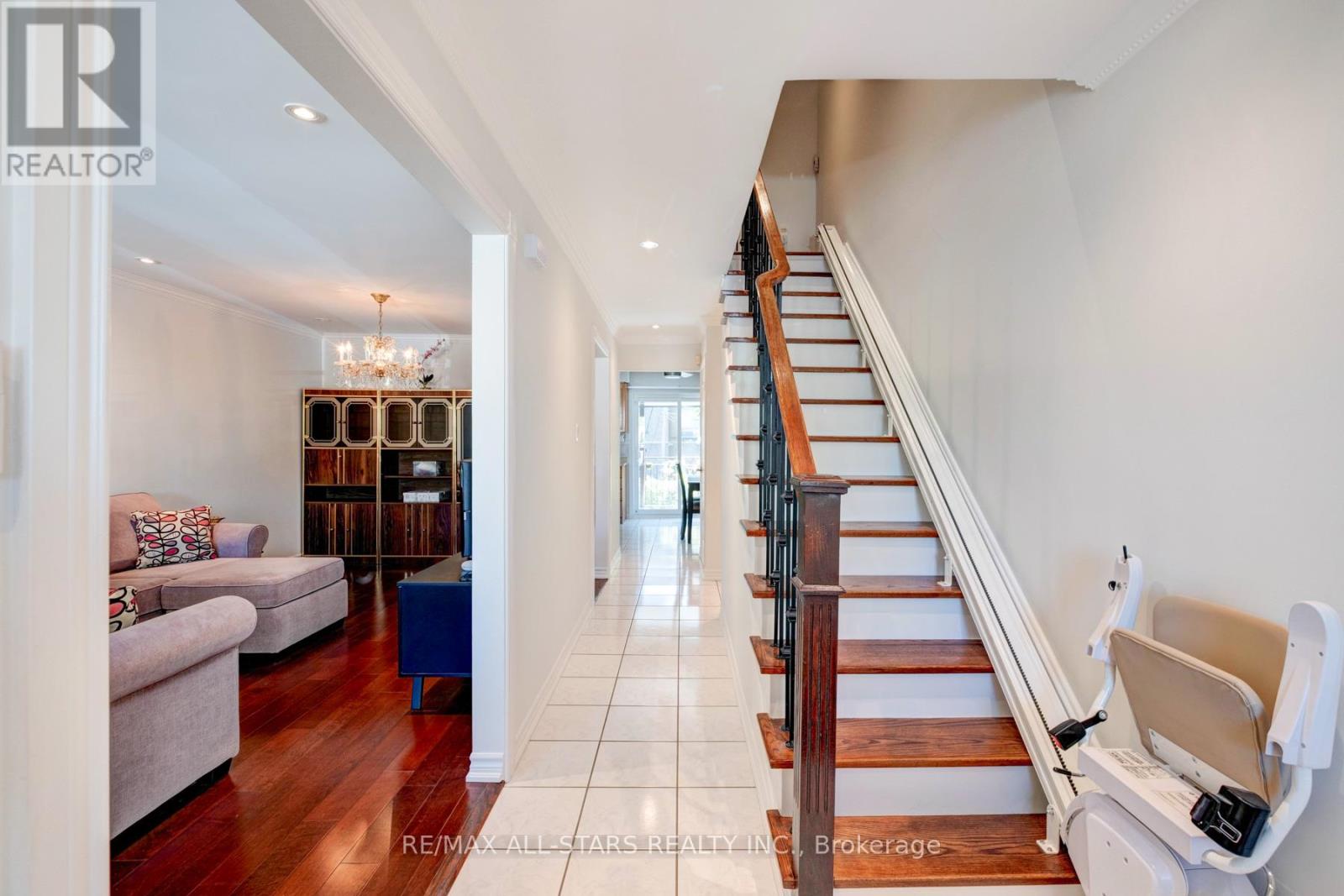 8a Ruthven Place, Toronto, Ontario  M6N 2R5 - Photo 8 - W12436269