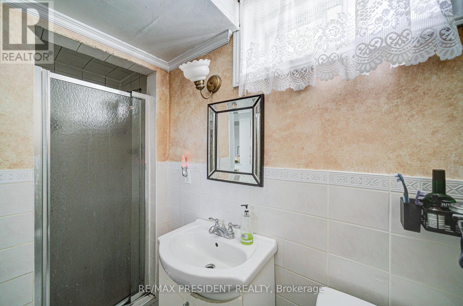 74 Bloomington Crescent, Toronto, Ontario  M3N 1R1 - Photo 36 - W12436306