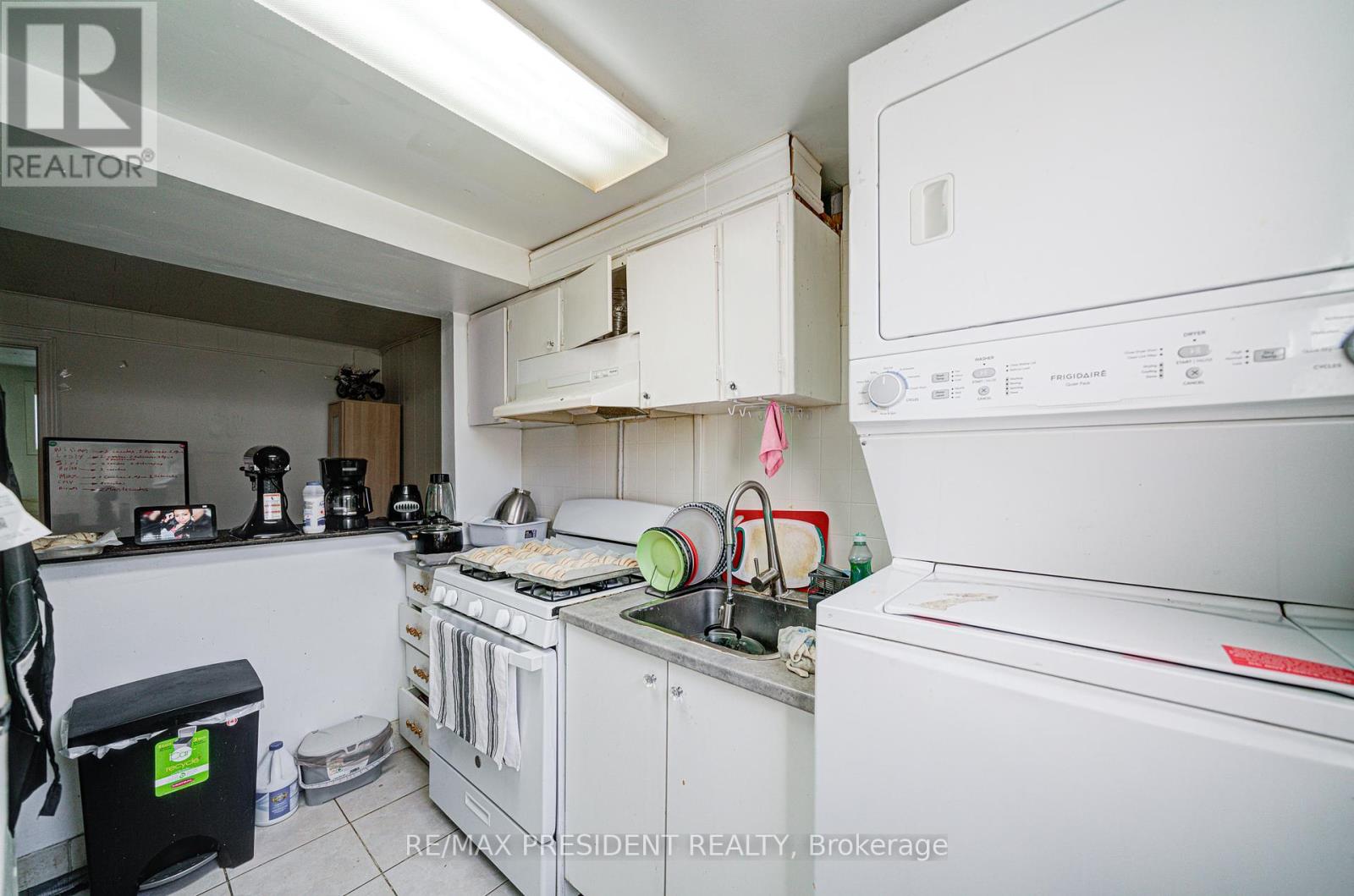 74 Bloomington Crescent, Toronto, Ontario  M3N 1R1 - Photo 38 - W12436306
