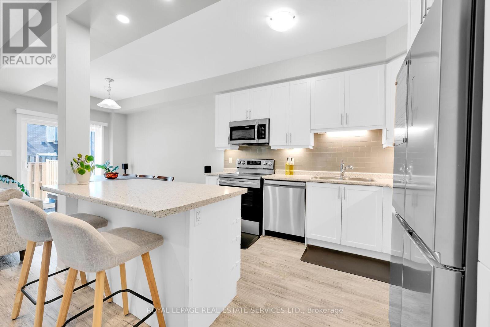 21 Garlent Avenue, Hamilton, Ontario  L9K 0J9 - Photo 5 - X12436216