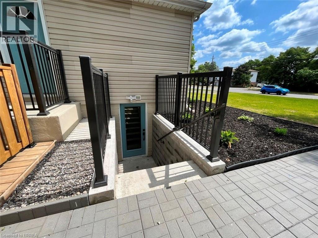 448 West Street Unit# Lower, Brantford, Ontario  N3R 3W3 - Photo 4 - 40775065