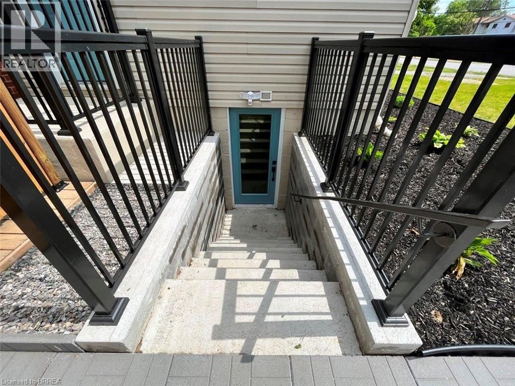 448 West Street Unit# Lower, Brantford, Ontario  N3R 3W3 - Photo 5 - 40775065