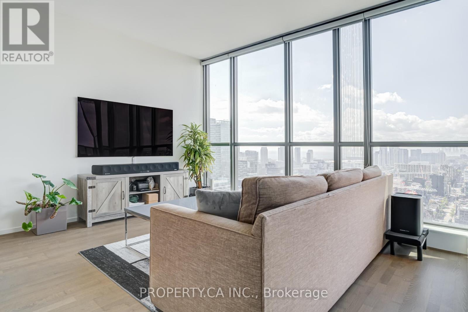3207 - 8 Charlotte Street, Toronto, Ontario  M5V 0K4 - Photo 11 - C12436414