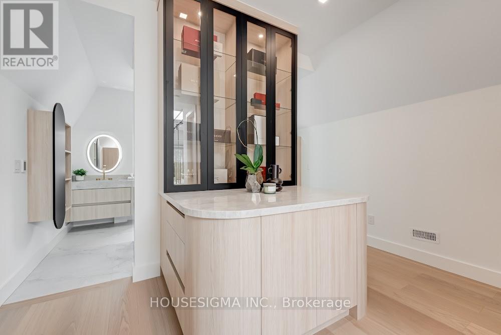 188 Duplex Avenue, Toronto, Ontario  M5P 2A9 - Photo 36 - C12436503