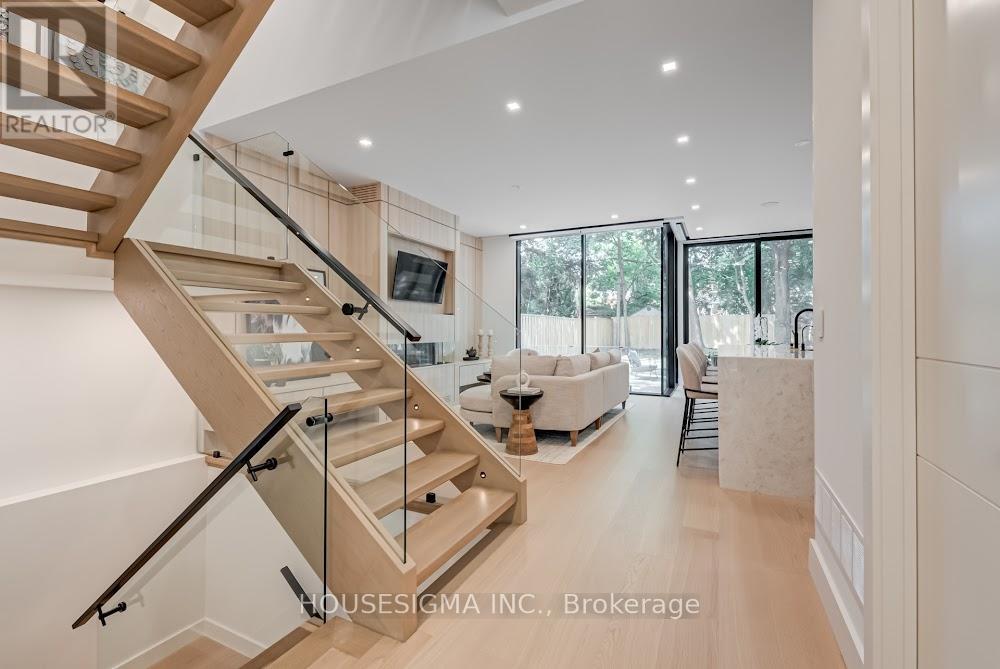 188 Duplex Avenue, Toronto, Ontario  M5P 2A9 - Photo 6 - C12436503