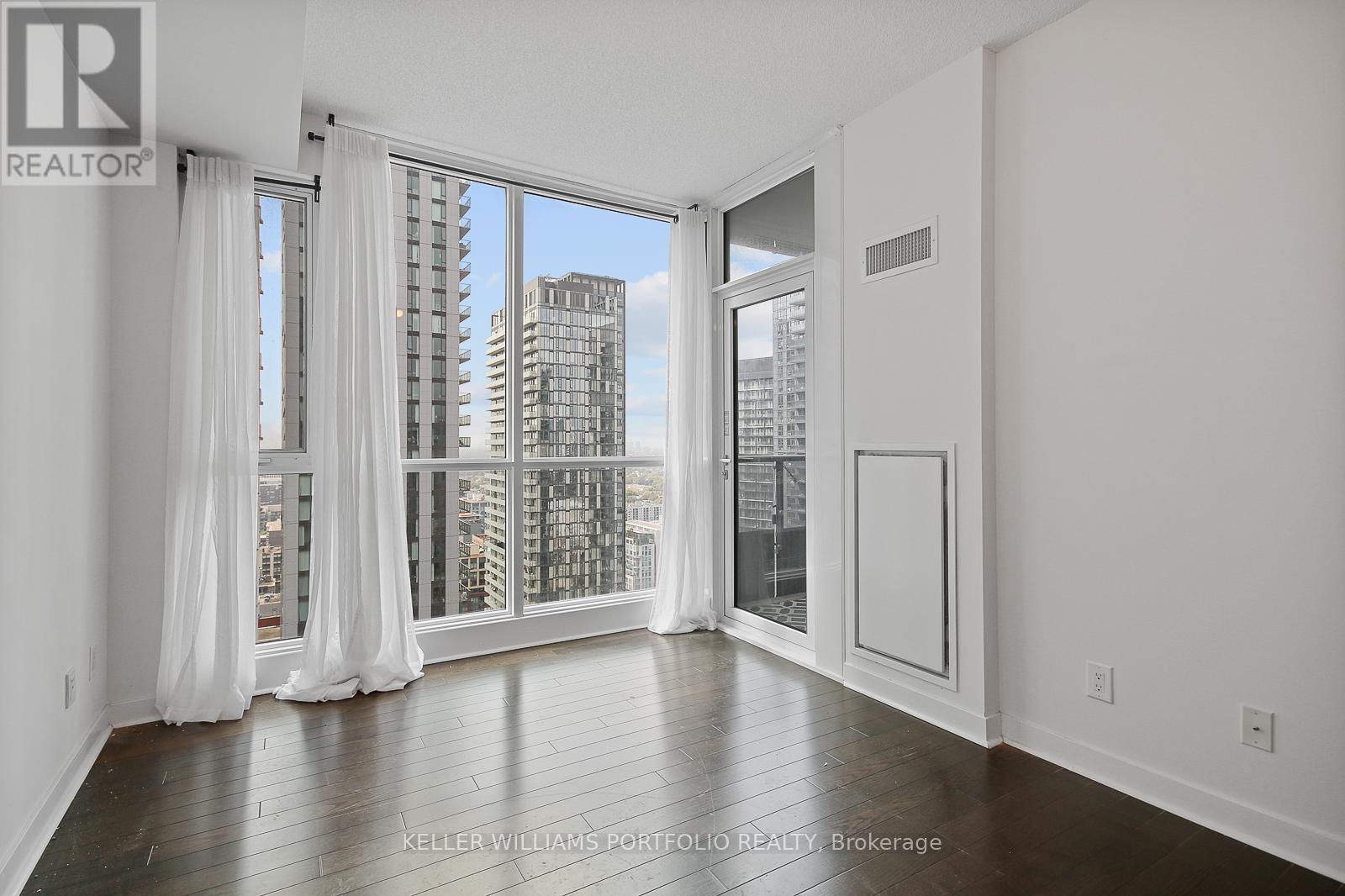 3411 - 295 Adelaide Street W, Toronto, Ontario  M5V 0L4 - Photo 11 - C12436580