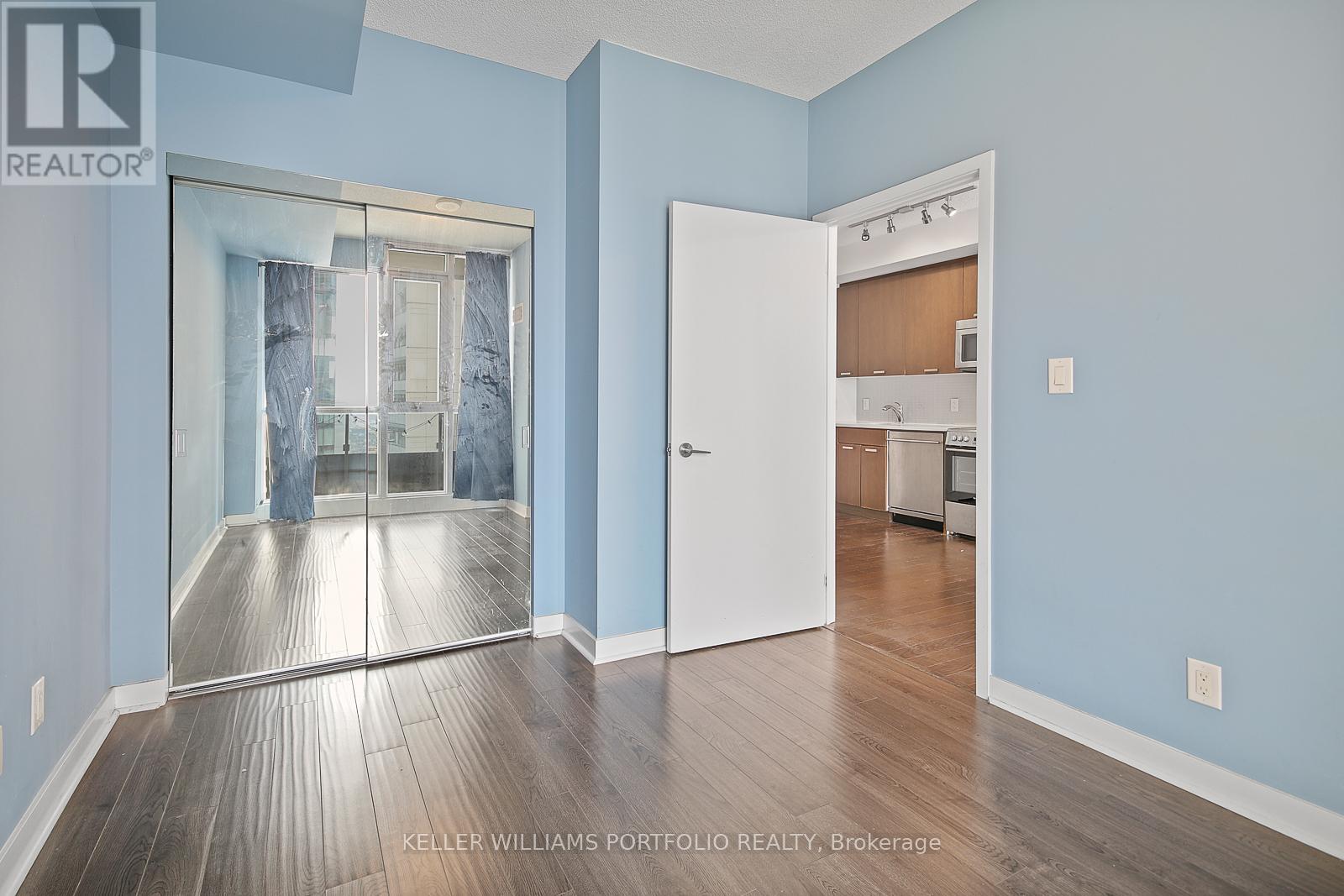 3411 - 295 Adelaide Street W, Toronto, Ontario  M5V 0L4 - Photo 17 - C12436580