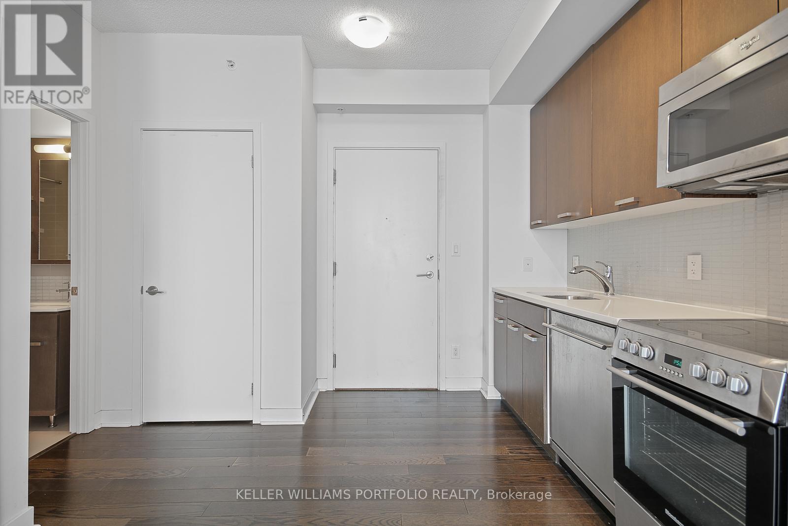3411 - 295 Adelaide Street W, Toronto, Ontario  M5V 0L4 - Photo 3 - C12436580