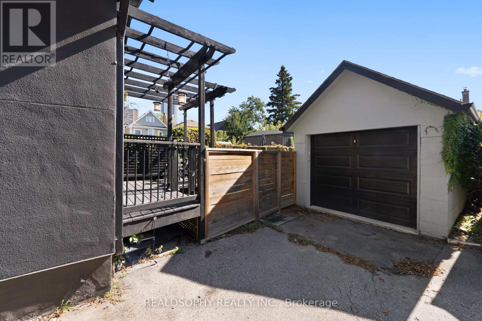 69 Wallington Avenue, Toronto, Ontario  M4C 2N2 - Photo 30 - E12436447