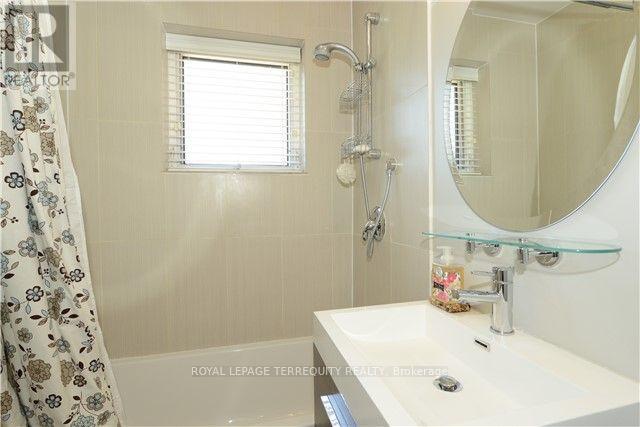 129 Memorial Park Avenue, Toronto, Ontario  M4J 2K2 - Photo 13 - E12436544