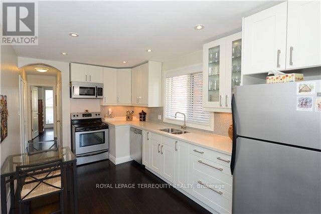 129 Memorial Park Avenue, Toronto, Ontario  M4J 2K2 - Photo 3 - E12436544