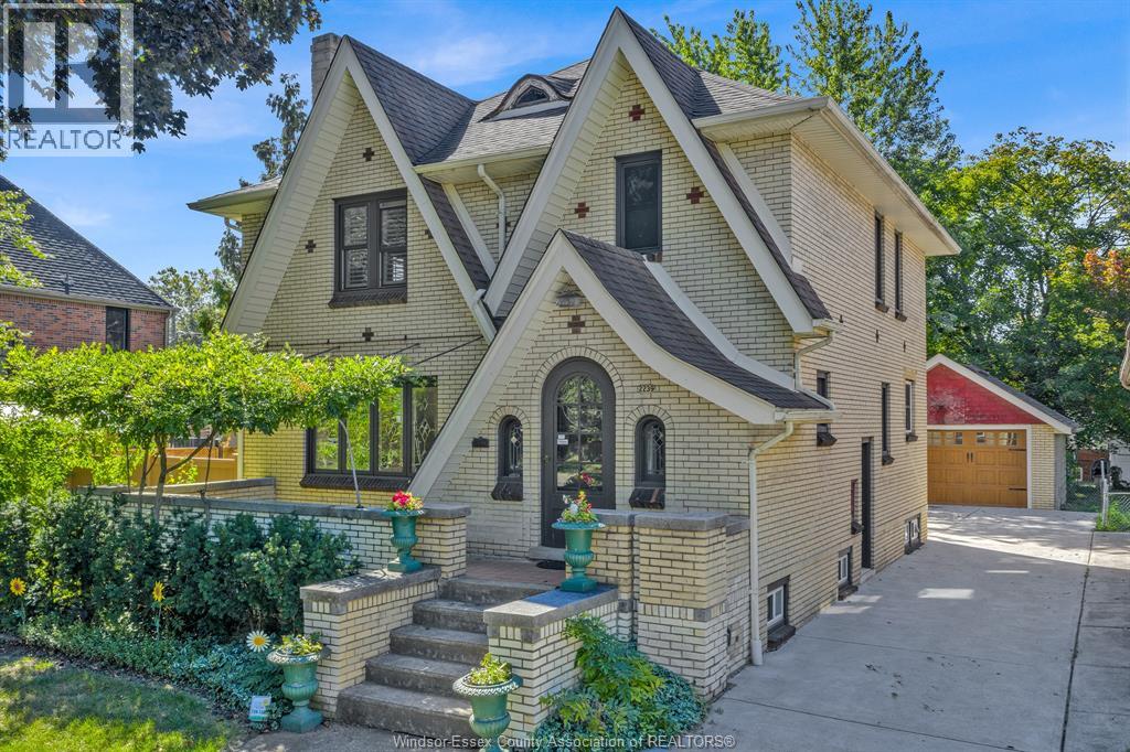 MLS# 25024523: 2239 VICTORIA AVE, Windsor, Canada