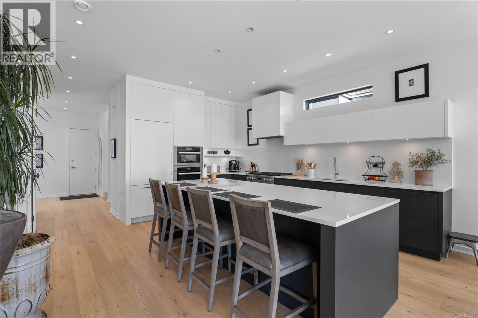 10383 Allbay Rd, Sidney, British Columbia  V8L 2N8 - Photo 4 - 1015215