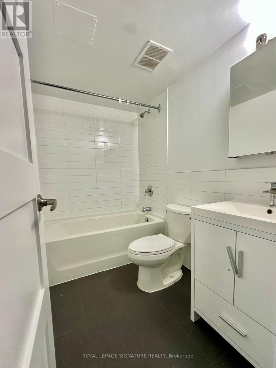 1012 - 33 Isabella Street, Toronto, Ontario  M4Y 2P7 - Photo 7 - C12435185