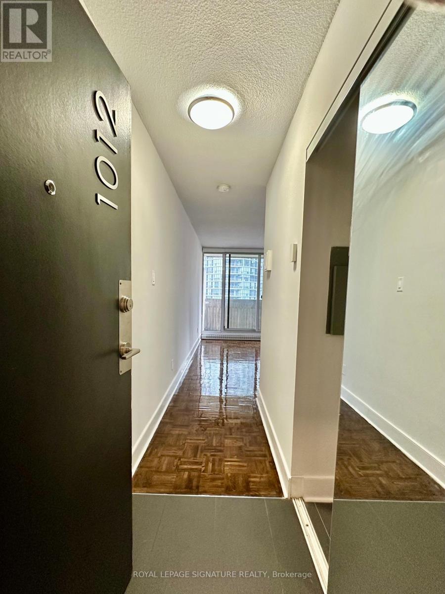 1012 - 33 Isabella Street, Toronto, Ontario  M4Y 2P7 - Photo 3 - C12435185