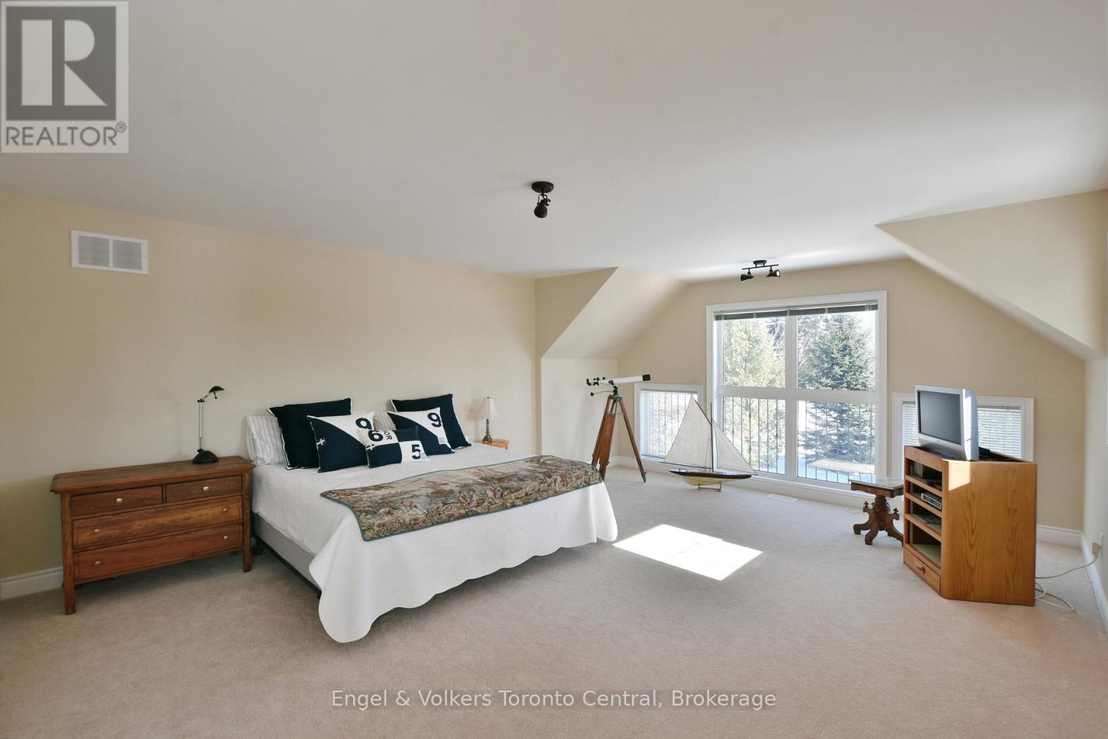 47 Meadowbrook Lane, Blue Mountains, Ontario  N0H 2P0 - Photo 17 - X12436590