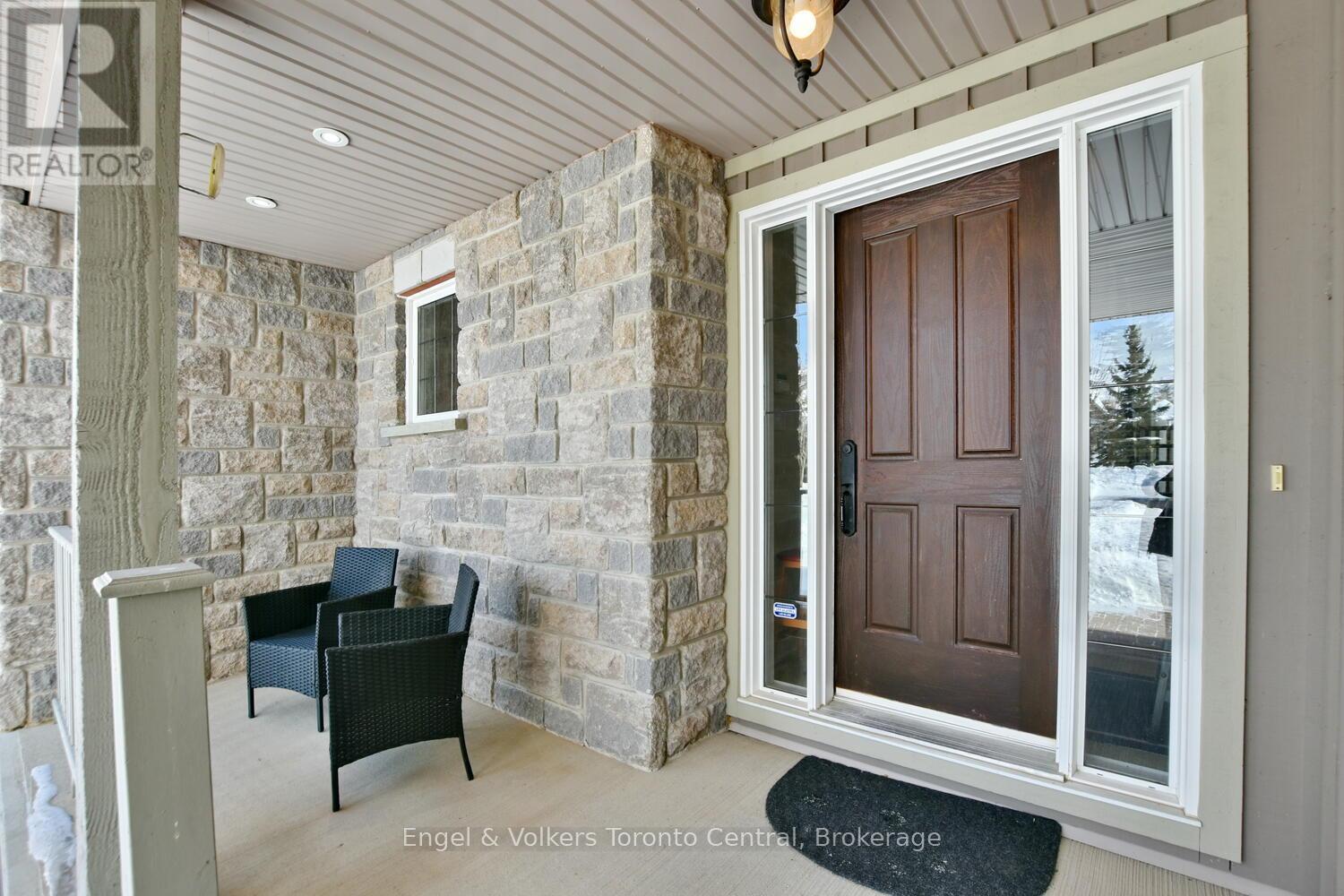 47 Meadowbrook Lane, Blue Mountains, Ontario  N0H 2P0 - Photo 2 - X12436590