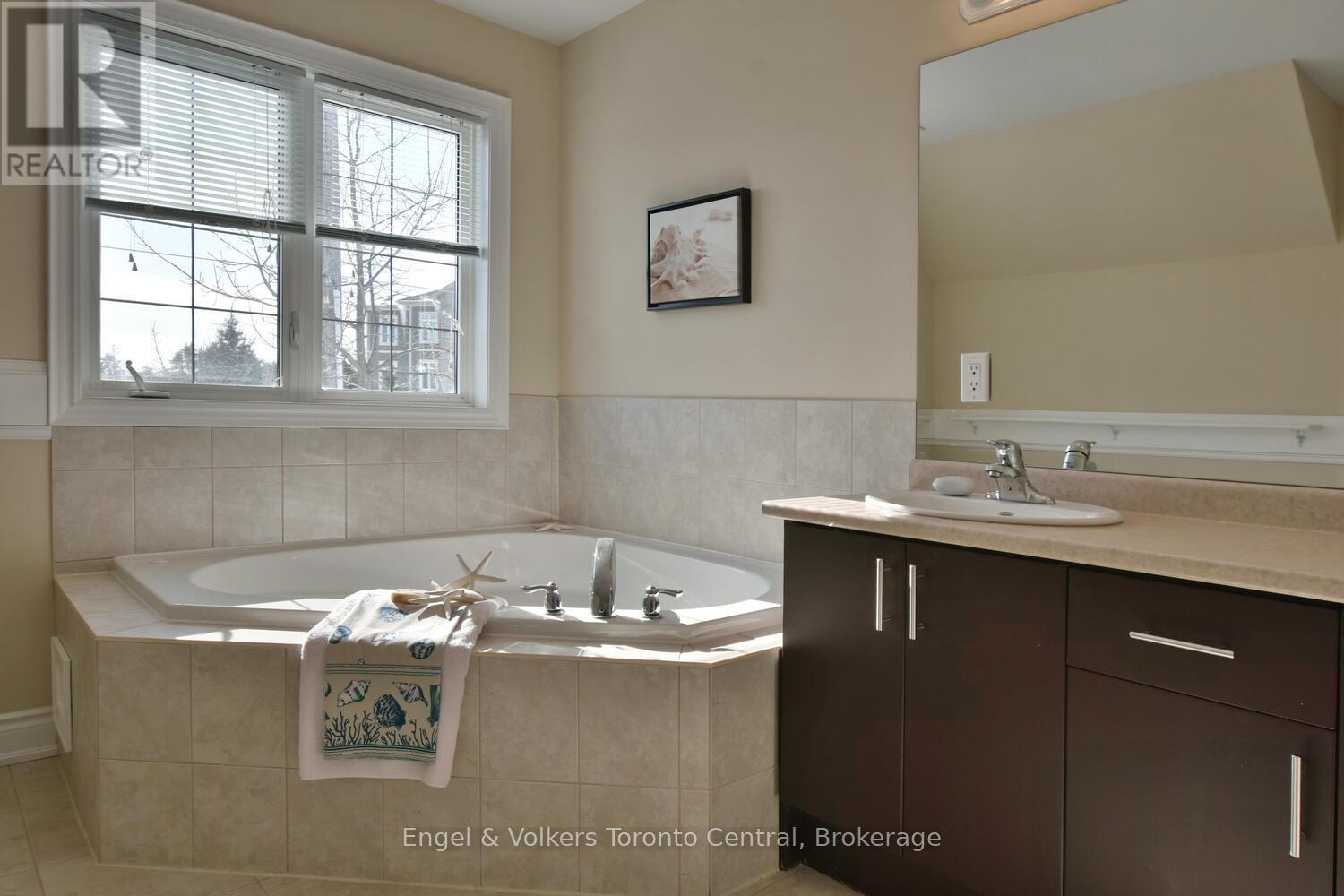 47 Meadowbrook Lane, Blue Mountains, Ontario  N0H 2P0 - Photo 21 - X12436590
