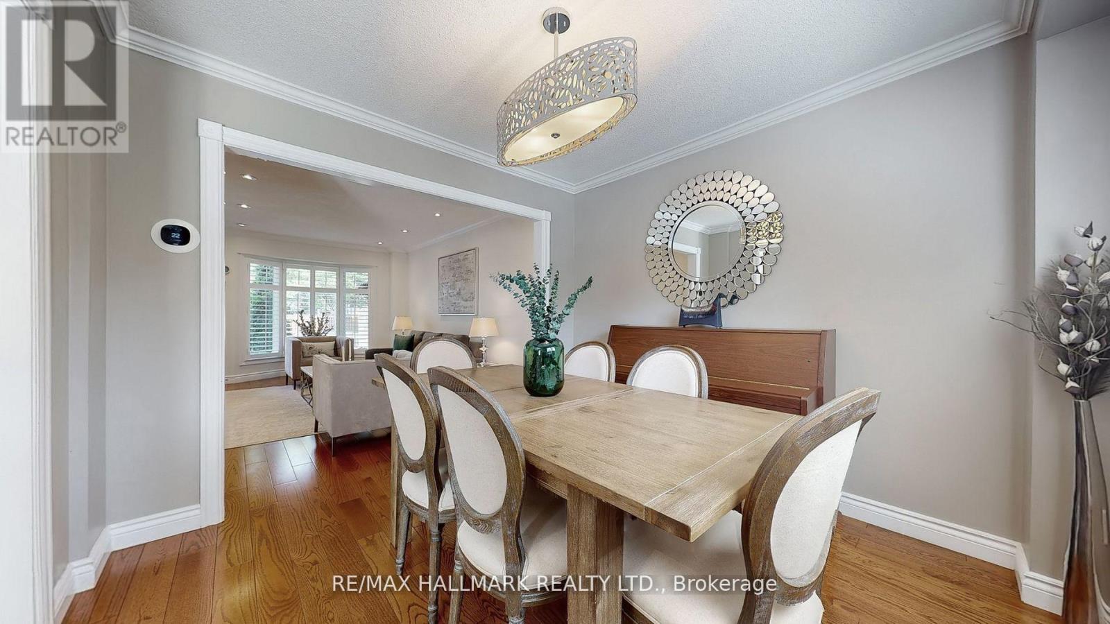 37 Hunter's Point Drive, Richmond Hill, Ontario  L4C 6M5 - Photo 11 - N12436336