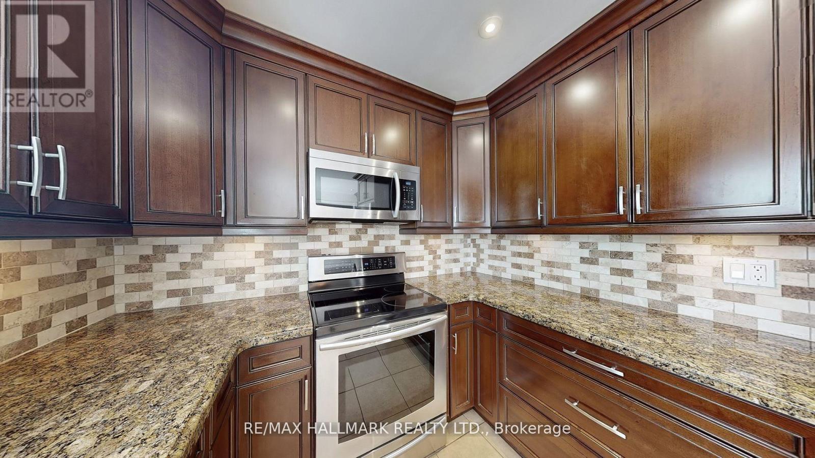37 Hunter's Point Drive, Richmond Hill, Ontario  L4C 6M5 - Photo 16 - N12436336