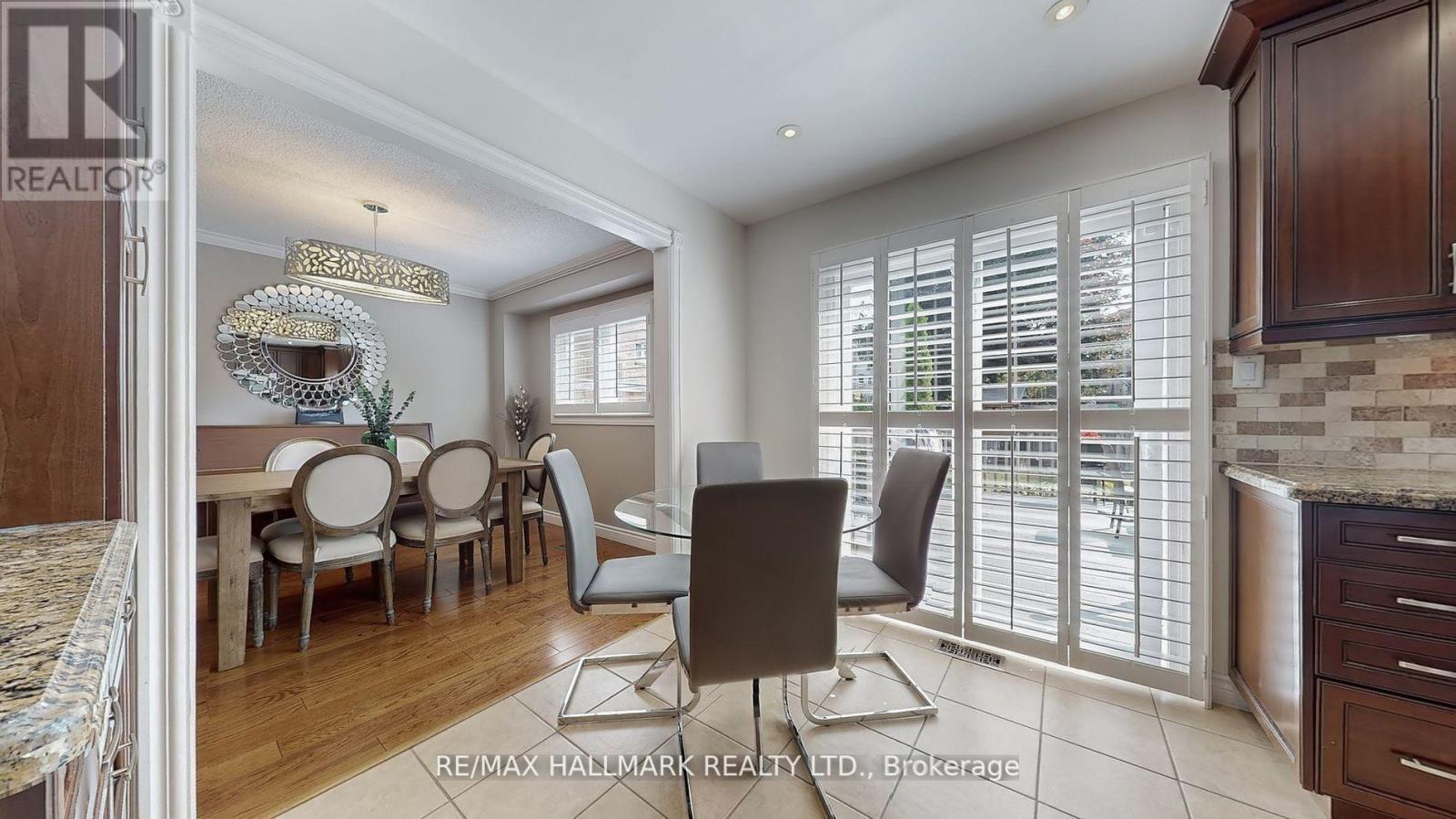 37 Hunter's Point Drive, Richmond Hill, Ontario  L4C 6M5 - Photo 19 - N12436336