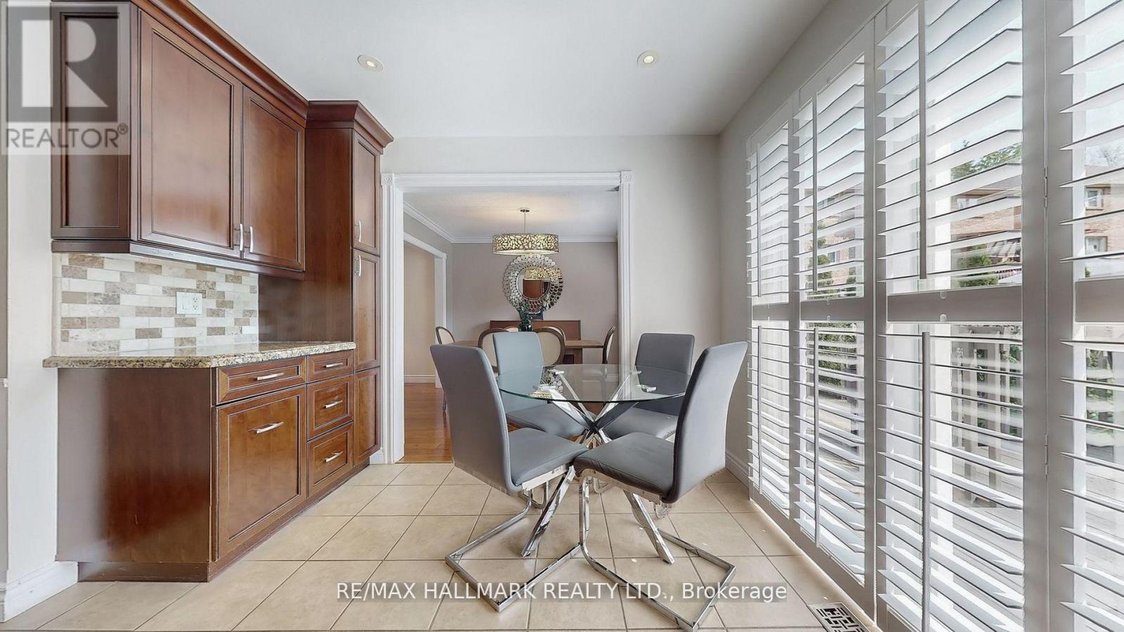 37 Hunter's Point Drive, Richmond Hill, Ontario  L4C 6M5 - Photo 20 - N12436336