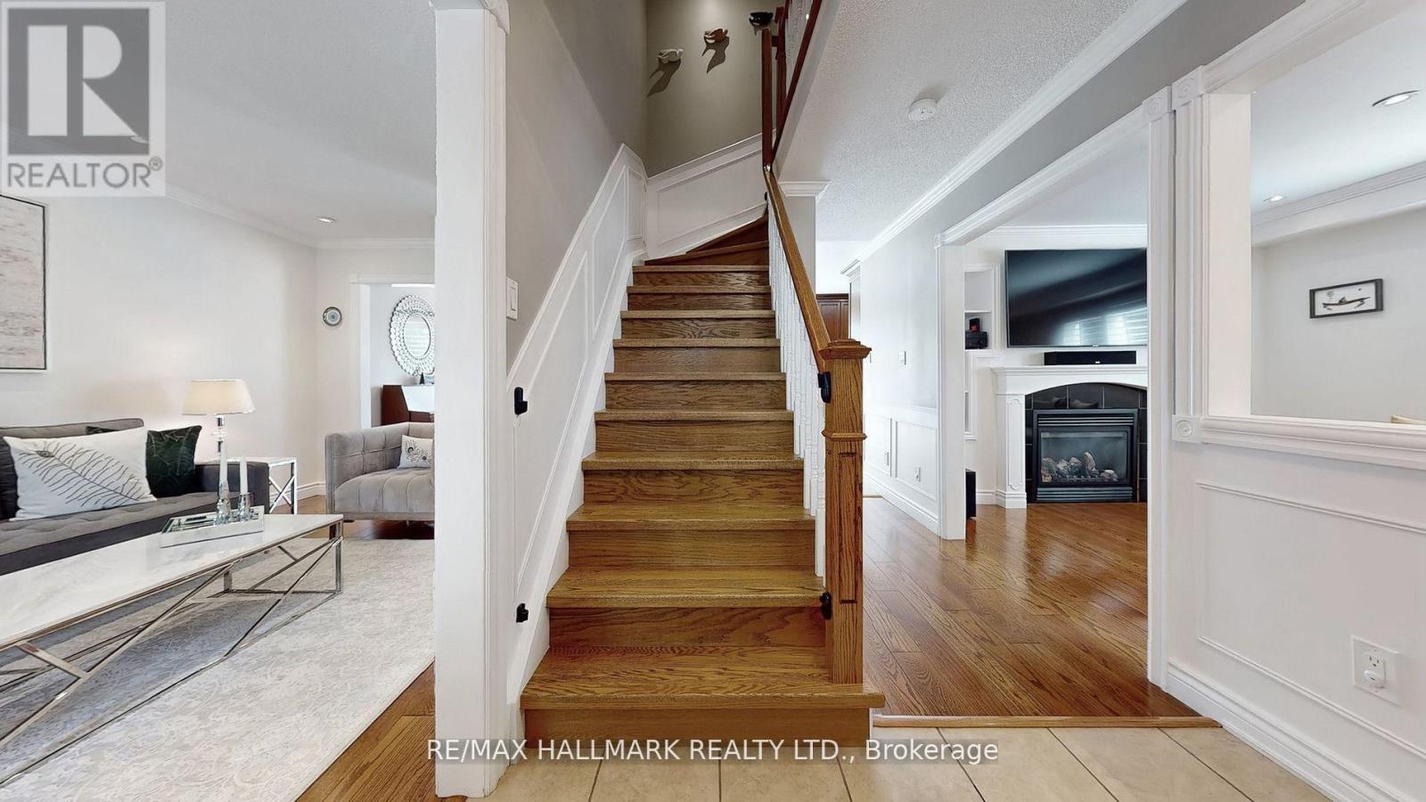 37 Hunter's Point Drive, Richmond Hill, Ontario  L4C 6M5 - Photo 22 - N12436336