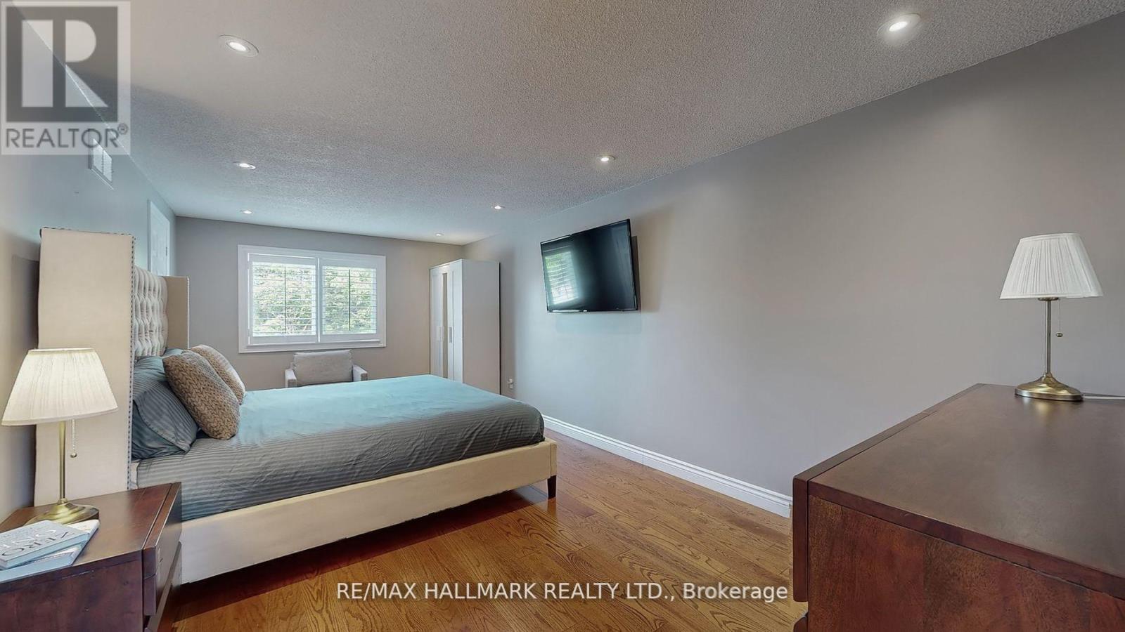37 Hunter's Point Drive, Richmond Hill, Ontario  L4C 6M5 - Photo 23 - N12436336