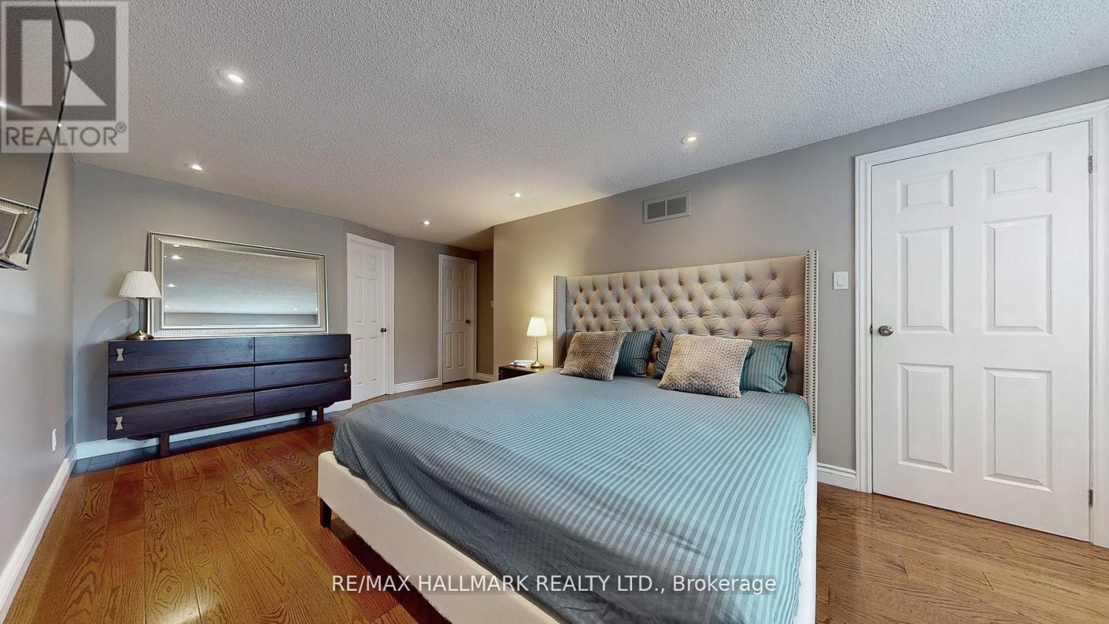 37 Hunter's Point Drive, Richmond Hill, Ontario  L4C 6M5 - Photo 25 - N12436336